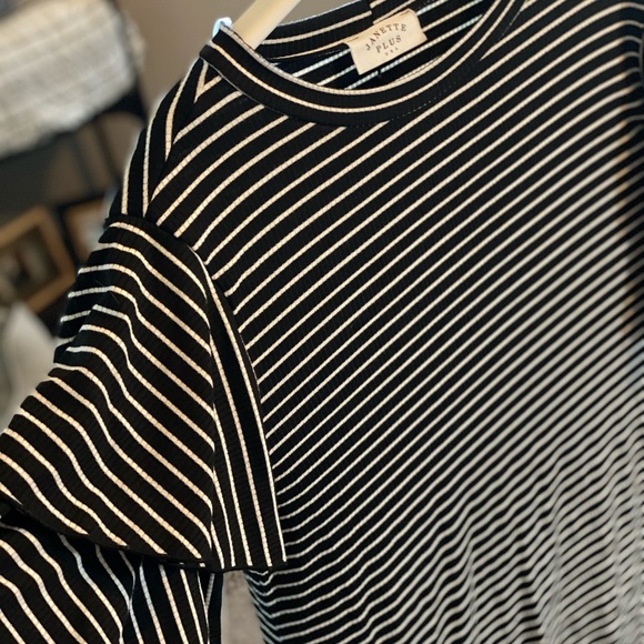 B&W striped top, Size L - Picture 2 of 2